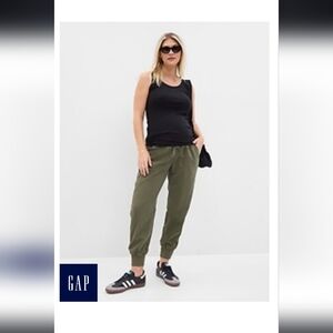 Gap maternity full-panel joggers